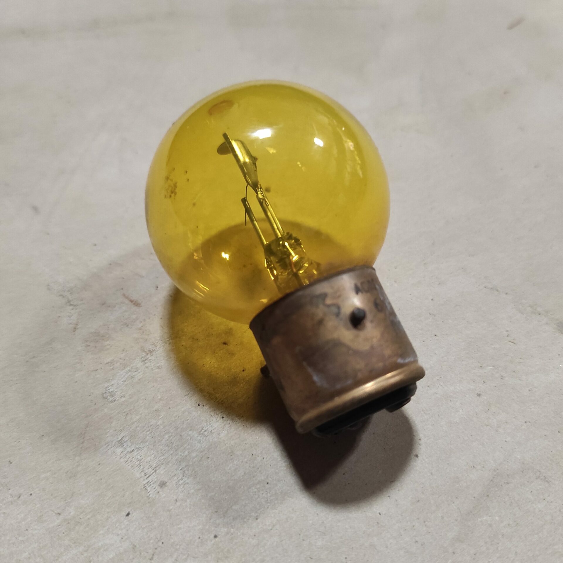 Ampoule jaune 12V code phare 40W testée - Jabla 2CV